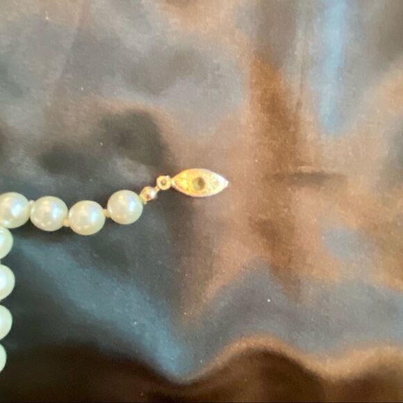 Vintage Faux Pearl Necklace - Picture 6 of 6